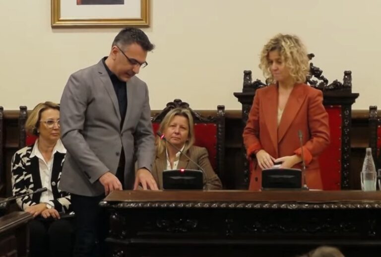 Àngel Piñol pren possessió com a nou regidor del PSC a Tortosa