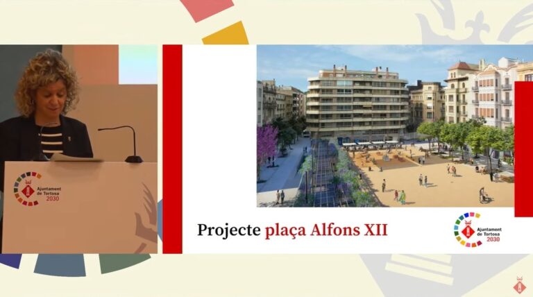 Roigé anuncia la remodelació de la plaça Alfons XII, la implantació de noves activitats econòmiques durant la conferència de resum dels cinc anys com a alcaldessa