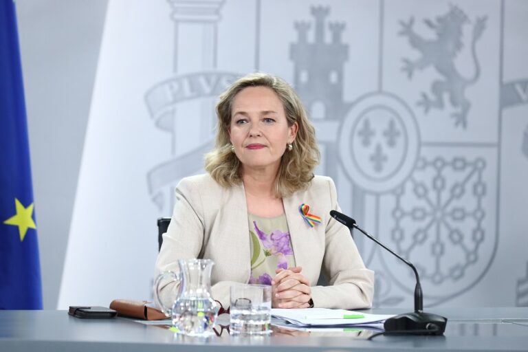 El Consell de Ministres prorroga la rebaixa de l’IVA dels productes bàsics i els descomptes al transport públic