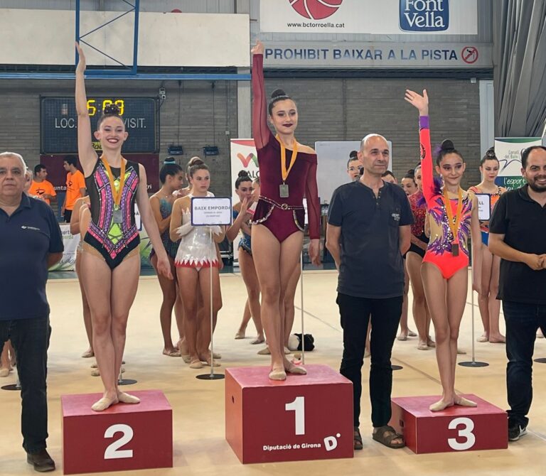La gimnasta del Club Rítmica Tortosa, Júlia Vidal, campiona de Catalunya als Jocs Esportius Escolars