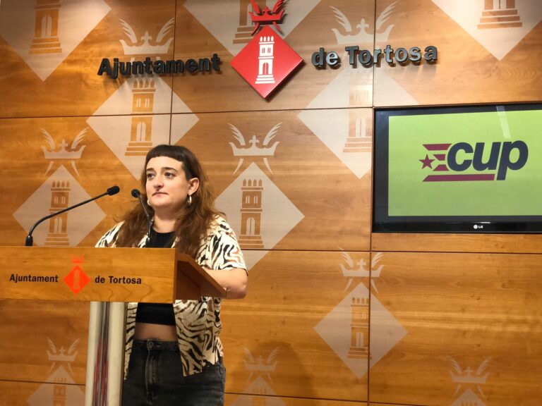 La CUP va més enllà de la dimissió de Domingo Tomàs i reclama també aturar els peus a l’oposició «destinada a crispar la ciutadania de Junts per Tortosa»