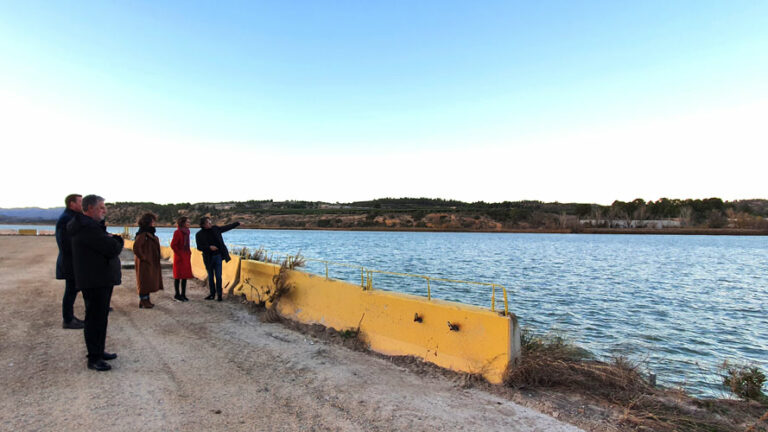Flix estudia convertir l’embassament en un camp de regates