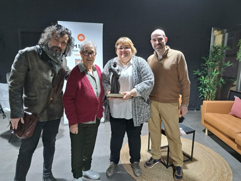 Òmnium Terres de l’Ebre entrega el premi Lo Grifonet 2023 a l’escriptora Francesca Aliern Pons