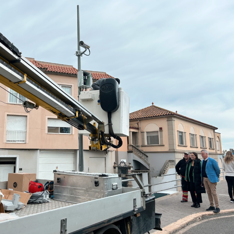 Amposta instal·la les dues primeres càmeres de videovigilància als accessos del municipi