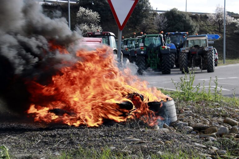 Els pagesos allarguen les protestes fins dijous a Pontós, al Coll d’Ares i a Ponent