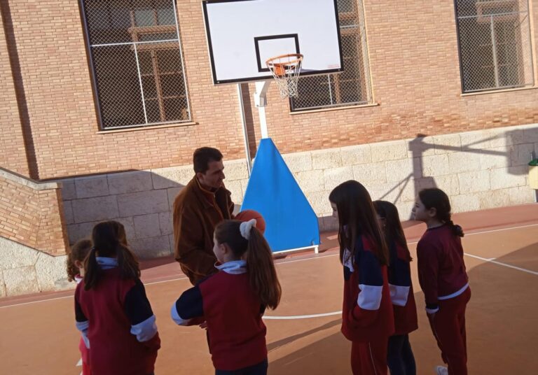Un total d’onze escoles del Baix Ebre participen en el programa de promoció del bàsquet 3×3