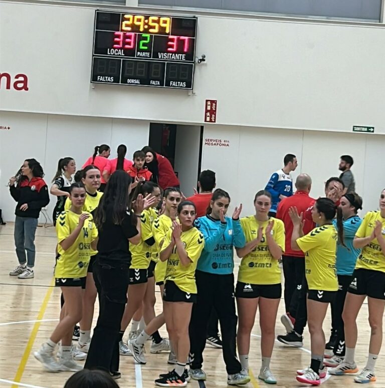 El femení del CH Amposta prem l’accelerador a la pista del Sants (34-37)