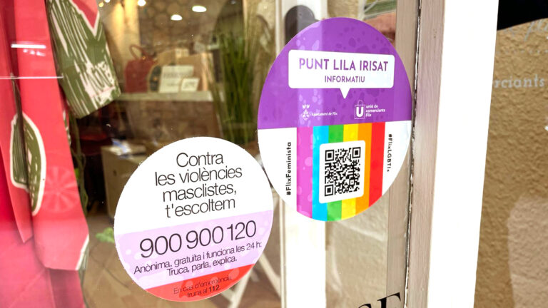 Flix ja disposa de Punts Lila-Irisat Diürns Informatius