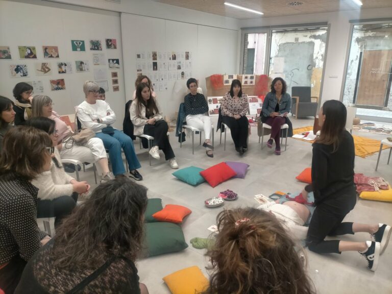 Més de 120 dones i xiquetes participen en les terceres Jornades de Cultura Menstrual a Amposta