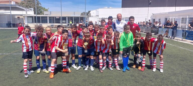 El Jesús i Maria Blanc campió benjamí de futbol-7 dels jocs esportius del Baix Ebre