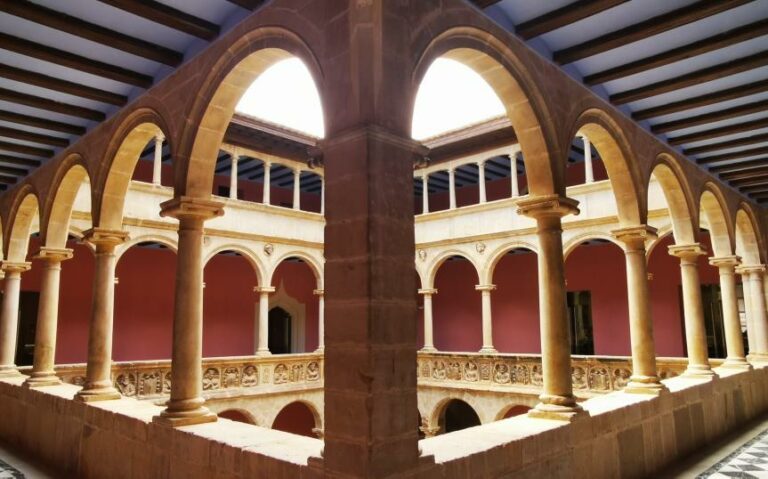 Punt i final a les obres de restauració dels Reials Col·legis de Tortosa mentre comencen les obres de restauració de la Catedral