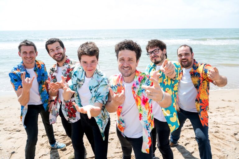 Pepet i Marieta tornen a refrescar l’estiu amb ‘L’onada’, una «divertida bachata House» (vídeo)