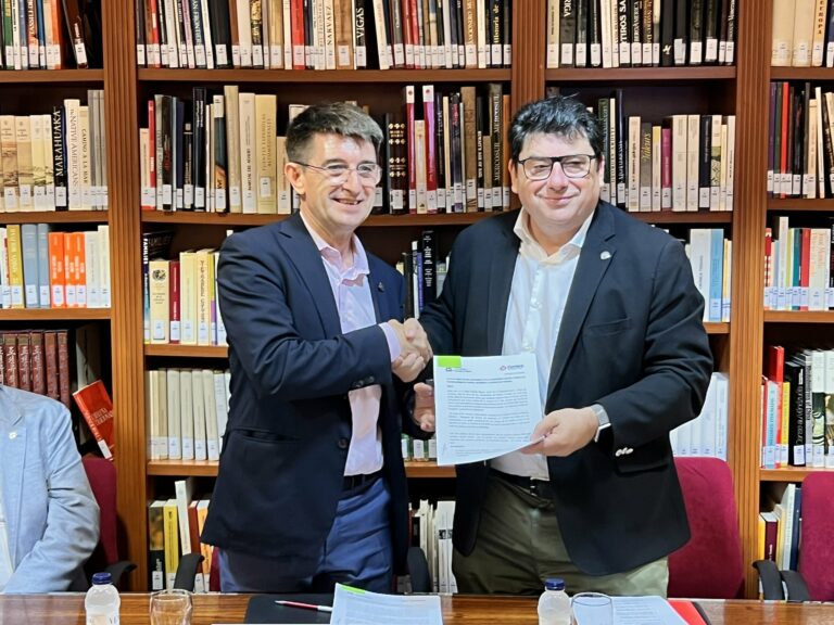 Microcredencials i ajustar la mira dels graus oferts marquen el conveni entre la Cambra de Comerç i la URV