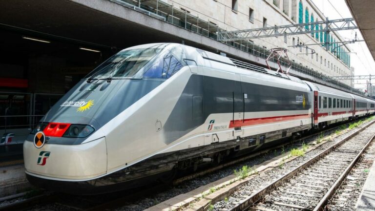 Adif suspèn la circulació dels Intercity i Euromed entre València i Catalunya entre les 11.00 h i les 16.00 h pel nou episodi de vent