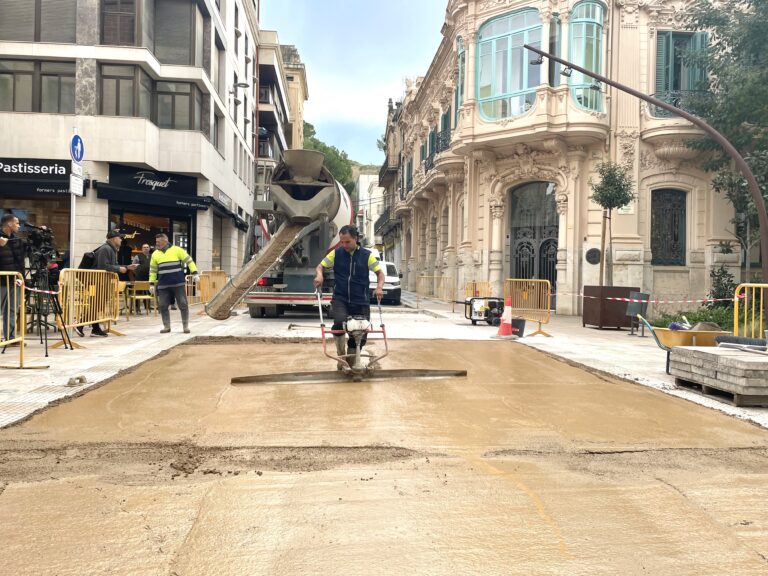 La calçada del carrer Cervantes de Tortosa passarà a ser un paviment continu de formigó