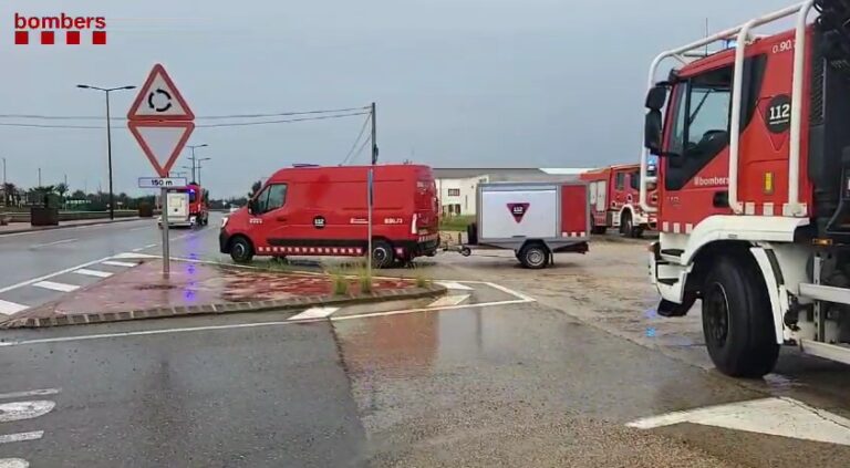 Un comboi dels Bombers amb una seixantena d’efectius sortirà aquesta tarda de l’Ametlla de Mar cap al País Valencià (vídeo)