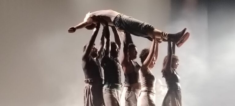 ‘Tirant lo Blanc’ sacseja el Teatre Auditori d’Alcanar amb una mirada crítica i contemporània del clàssic