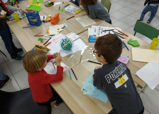 L’Associació Athena treu a la llum una realitat poc coneguda: milers d’infants amb altes capacitats que viuen sense suport