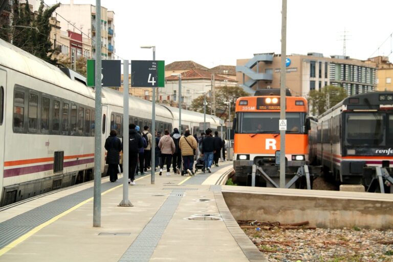 L’R16 entra dins de les cinc línies de Rodalies que Comuns i govern negocien traspassar a la nova empresa mixta