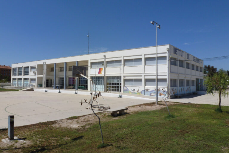 La CGT denuncia que Educació retalla 9 línies a l’escola pública ebrenca mentre manté inalterada l’oferta de la concertada