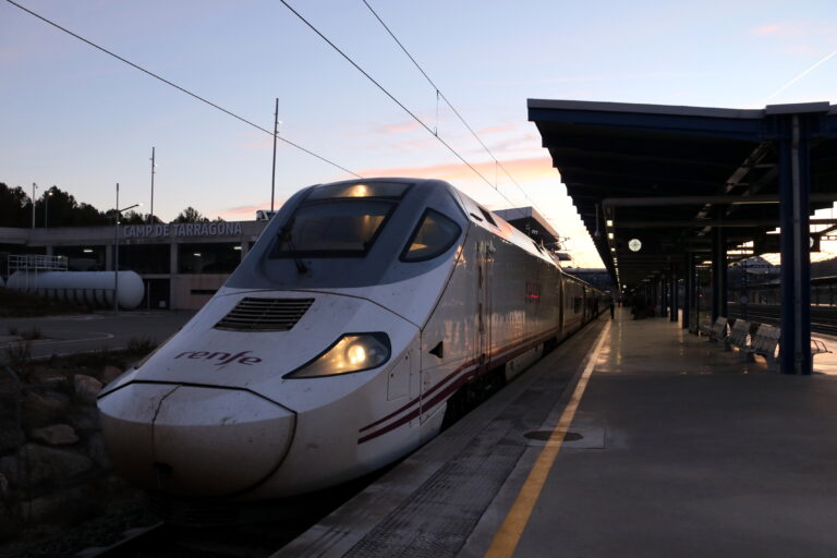 La circulació pel corredor mediterrani es restablirà a les quatre de la tarda