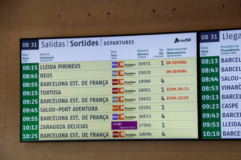 ACTUALITZACIÓ: Retards de fins a 45 minuts a l’R2, l’R14, l’R16, l’R17 i l’RT2 per congestió ferroviària a l’estació de França