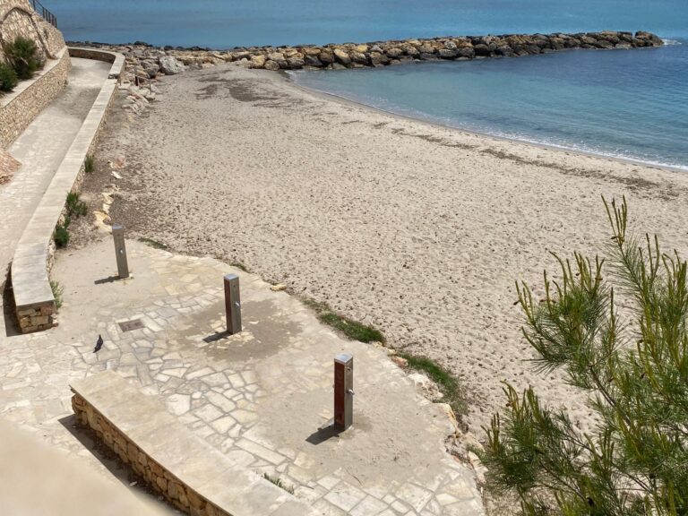 L’Ajuntament de l’Ametlla de Mar tampoc instal·larà dutxes aquest estiu a les platges i mantindrà els rentapeus