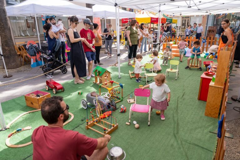 El carrer dels Infants d’Amposta acull el Dia Internacional de les Famílies