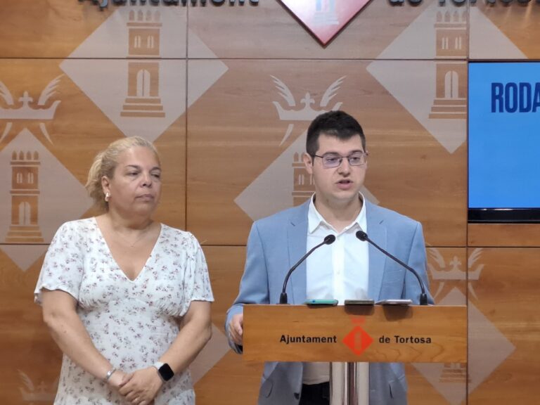 Junts per Tortosa denuncia que s’empadronen persones en dependències municipals «amb l’única justificació que no tenen permís de residència ni de treball”
