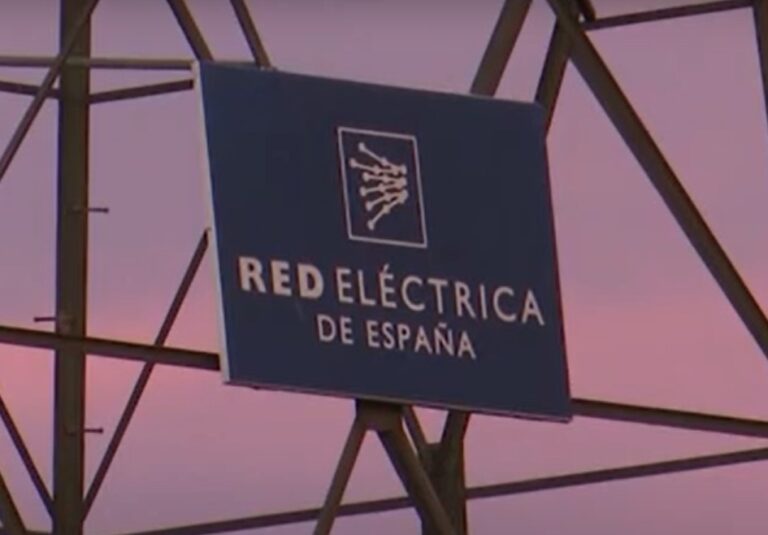 Ulldecona reclama llum a la foscor (vídeo)