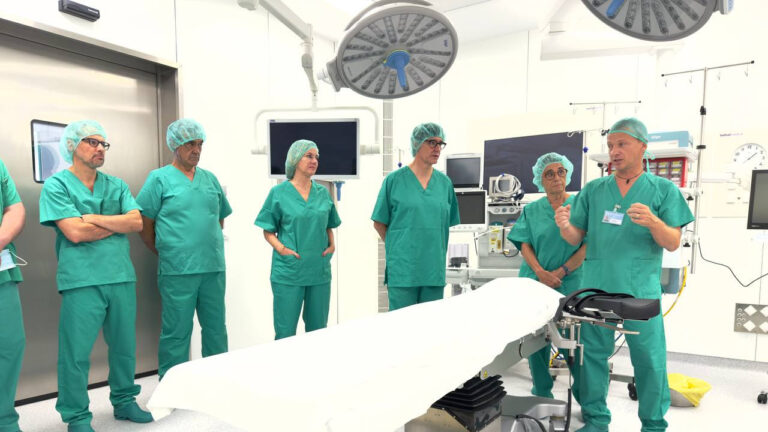 President Illa: «El nou bloc quirúrgic de Móra d’Ebre actualitza amb la tecnologia més puntera aquest hospital»