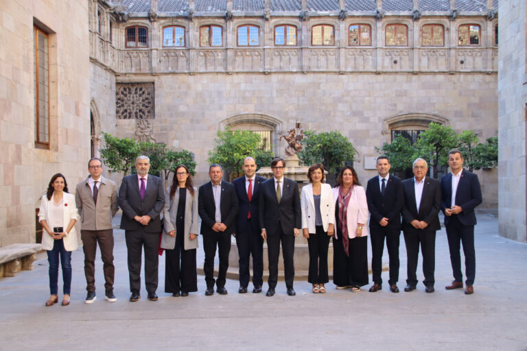 El Govern aprova crear un fons extraordinari de 22 MEUR per a ajuntaments i consells comarcals