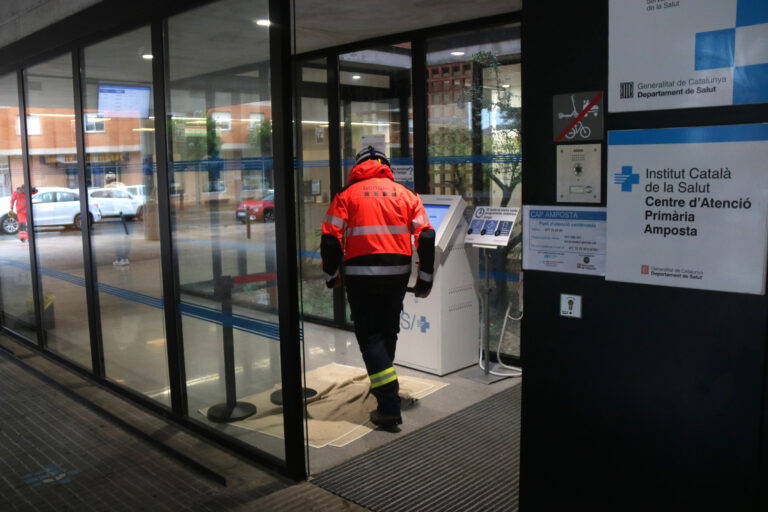 Un afectat pels aiguats d’Amposta: «A la zona baixa de la ciutat ens inundem tres cops l’any» (vídeo)