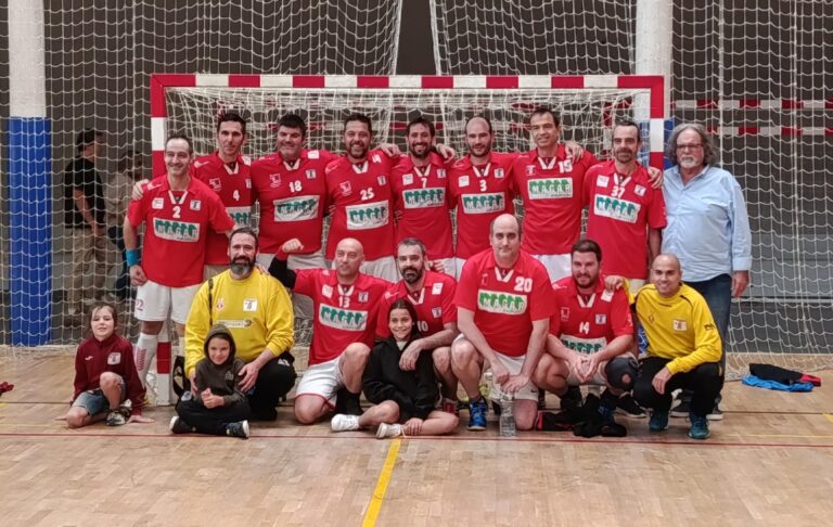 Els veterans del CE Tortosa d’handbol fan història
