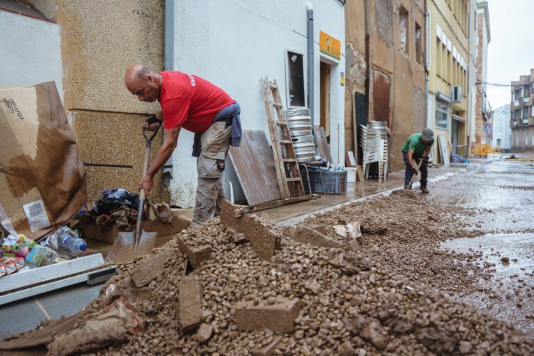 La construcció de basses, ampliació de lleres i protecció de talussos duraran cinc anys i afectaran 12 municipis (vídeo)