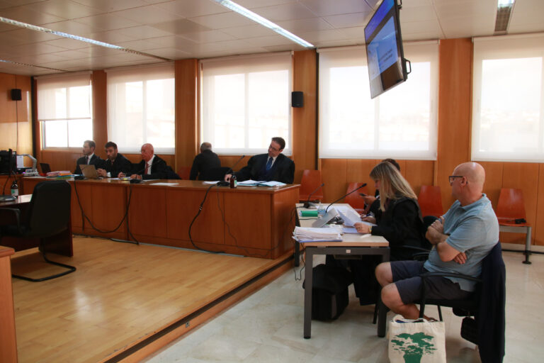 La cap de la prefectura de Trànsit de Tarragona assegura que els aspirants xinesos aprovaven «massivament»