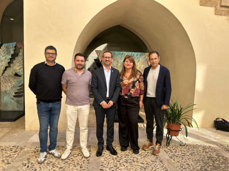 Móra d’Ebre signa convenis per projectar la fira Litterarum