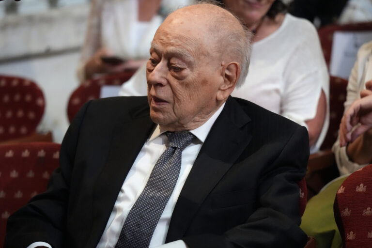 L’Audiència Nacional obliga Pujol a seguir el judici per suposada corrupció però li permet fer-ho des de casa