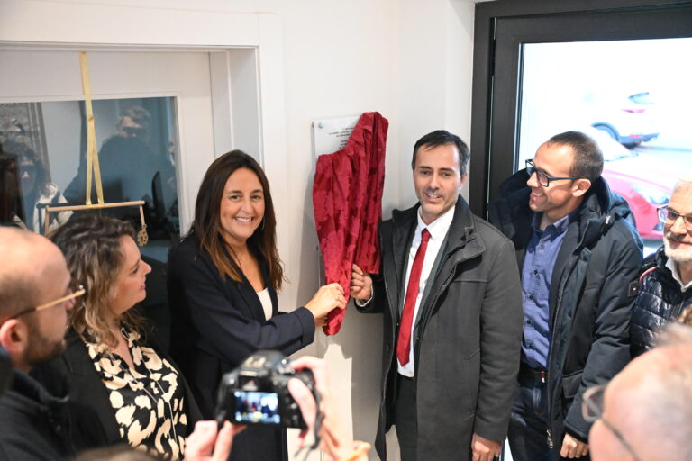 La consellera d’Educació inaugura les dues llars d’infants municipals de Tortosa