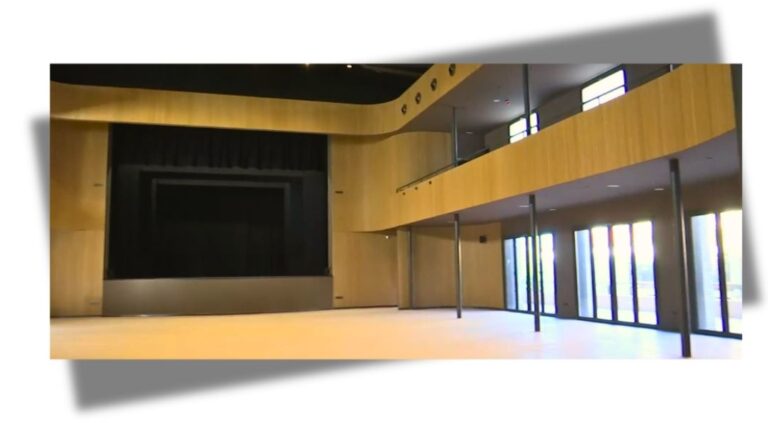 Tivissa inaugura la nova Sala Teatre amb la consellera de Cultura, Sònia Hernández