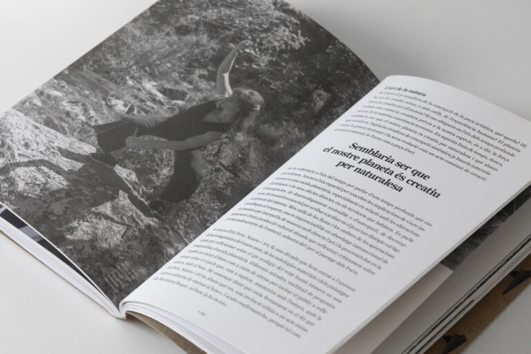Lo Pati celebra deu anys de ‘Els Ports. Natura i Art’ amb un llibre que recull una dècada de diàlegs entre art i natura