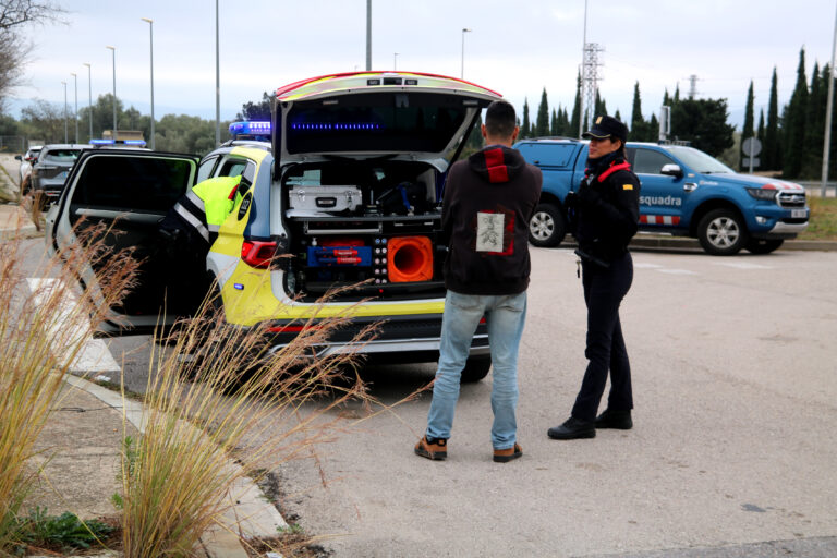 Finalitza la ‘rave’ il·legal en marxa des de Cap d’Any en una nau industrial abandonada de la Sénia