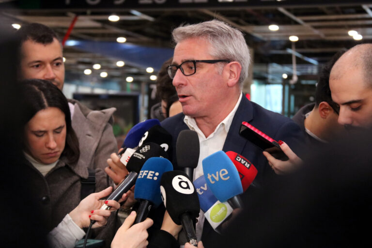 Renfe argumenta que la situació ha evolucionat des de les 3 de la matinada i per això s’ofereix un servei parcial
