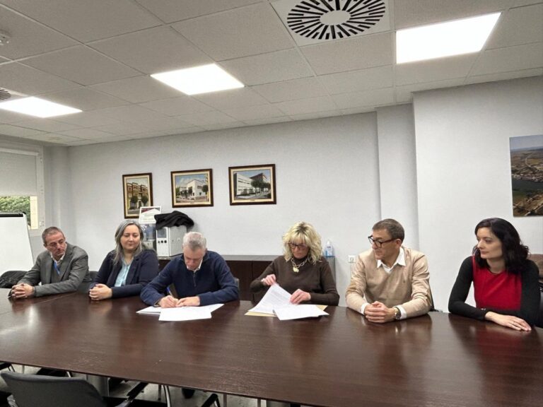 L’Hospital d’Amposta i Apasa signen un conveni per millorar l’atenció a persones amb discapacitat intel·lectual i del desenvolupament