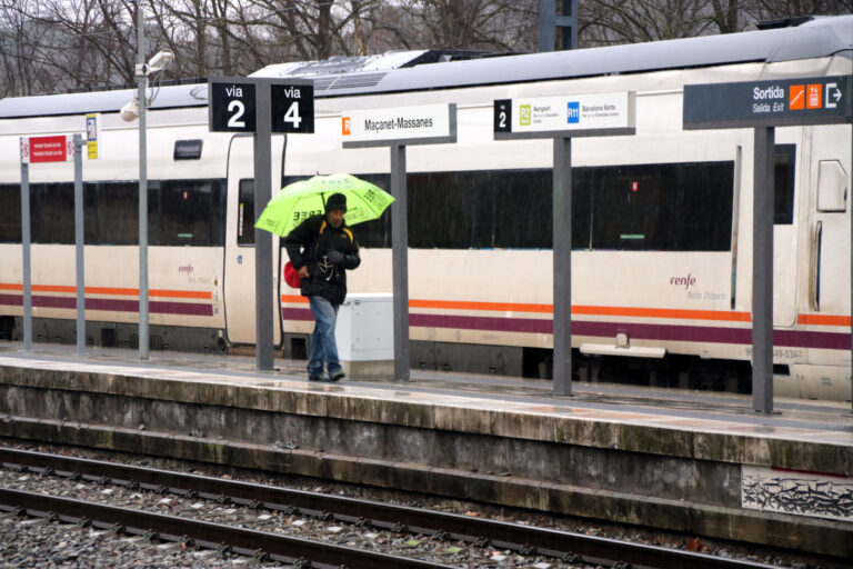 Suspès el servei de Rodalies a petició del Govern fins que es garanteixi la seguretat i l’operativitat del sistema