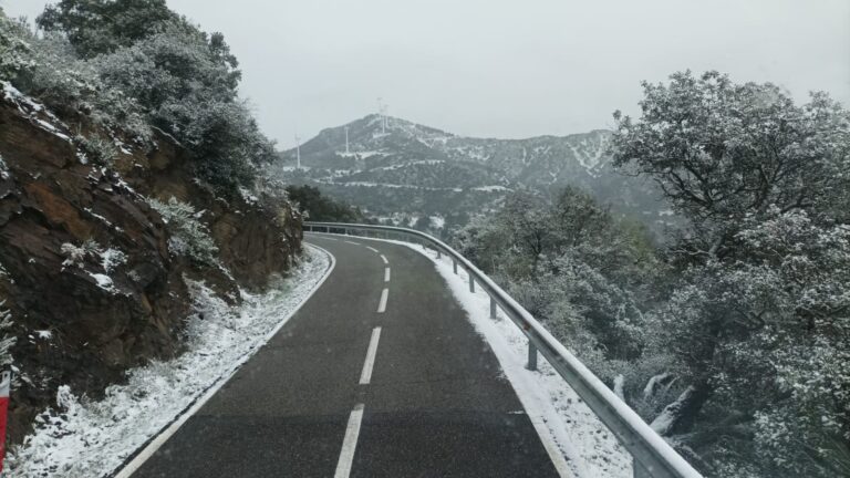 Les brigades de carreteres de la Diputació intensifiquen les tasques per minimitzar els efectes del fred i la neu