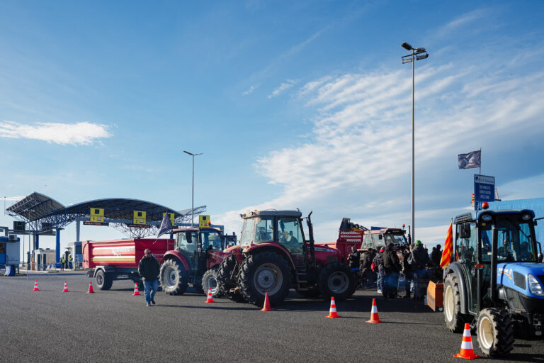 La mobilització dels pagesos a l’accés del Port de Tarragona redueix un 69,48% l’entrada i sortida de camions