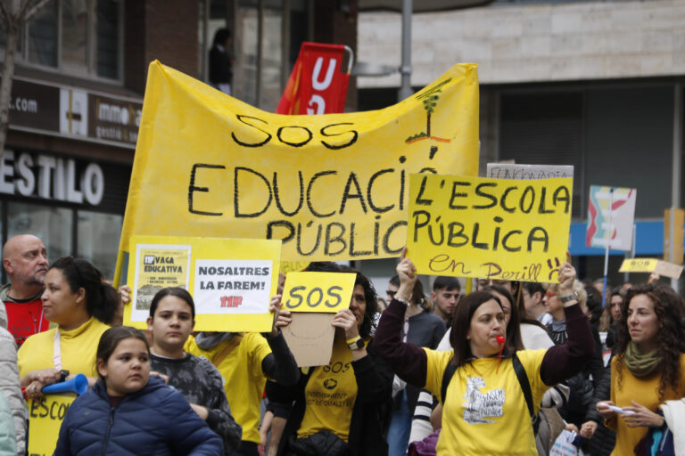 Educació situa en un 40,94 % el seguiment de la vaga a les 18 h, amb dades del 39,42% dels centres