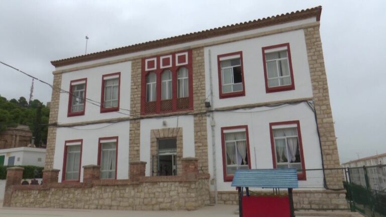 La Generalitat aprova els estudis previs per a la remodelació integral de l’edifici històric de l’Escola Carles III de la Ràpita