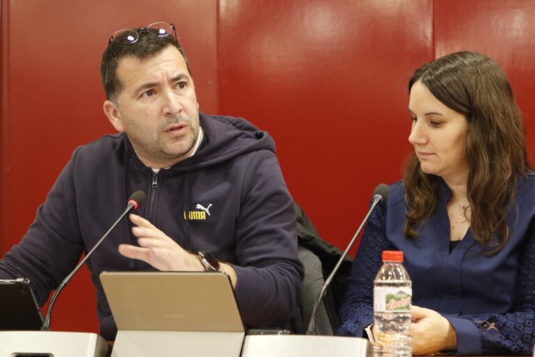 Movem Roquetes aconsegueix l’aprovació per unanimitat d’una moció de suport integral a les famílies monoparentals